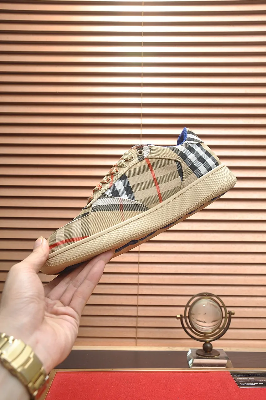 Men's shoes 💰540💶【Burberry】Classic low-top sneakers｜Imported cowhide with classic plaid fabric｜Sheepskin lining｜Original outsole｜Fine workmanship and comfortable to wear Size: 38-44 (customized at 45)